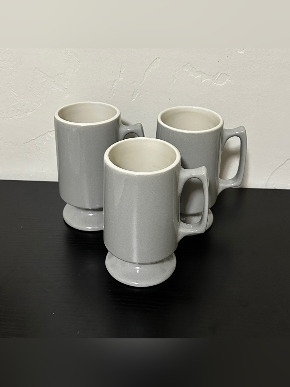 Vintage-style pedestal mugs set of 3